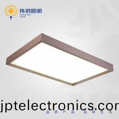 吸顶(ding)灯厂(chang)家的(de)灯(deng)具(ju)如何防(fang)止(zhi)触(chu)电(dian)